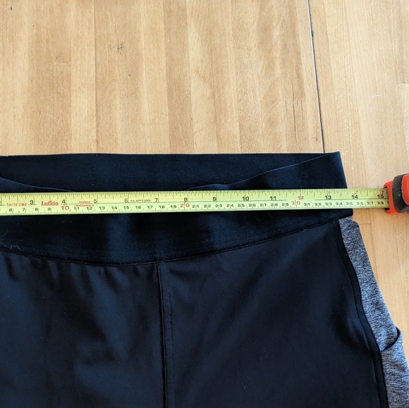 Bundle of Lululemon leggings - Picture 5 of 6